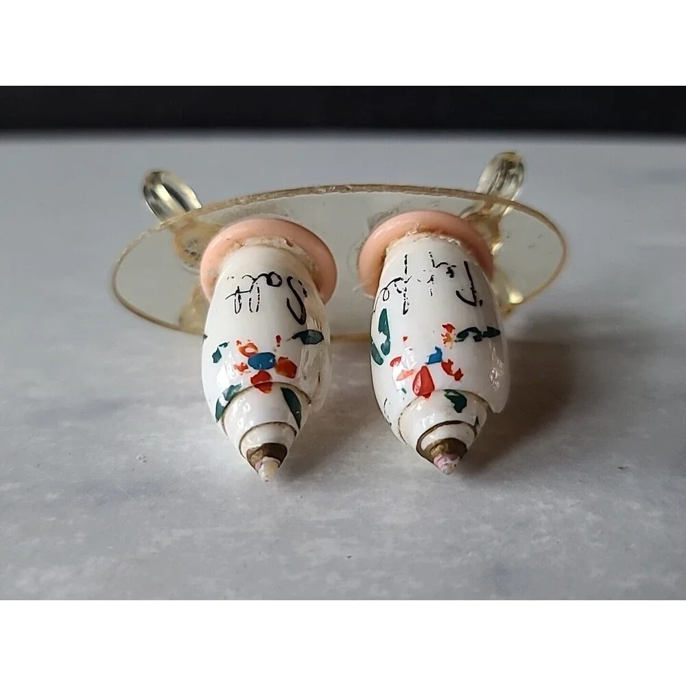 Shell Shaped Salt And Pepper Shaker Figurine, Vintage READ